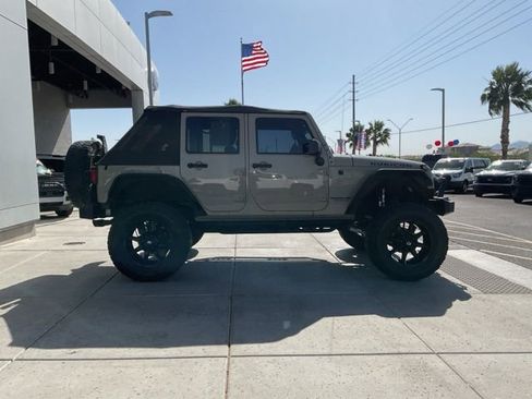 Used 2017 Jeep Wrangler Unlimited Rubicon w/ Cold Weather Group AWD/4WD image 8