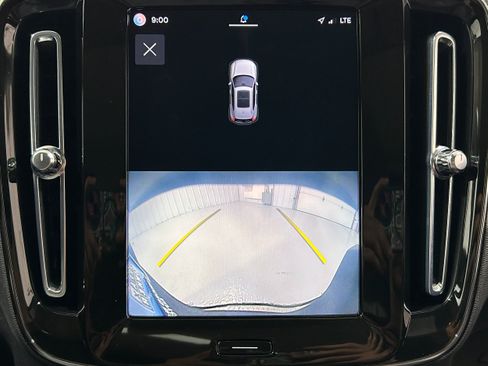 Used 2023 Volvo XC40 B5 Plus AWD/4WD image 10