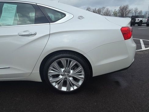 Used 2018 Chevrolet Impala Premier w/ Premier Confidence Package image 12
