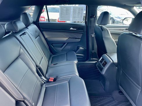 Used 2022 Volkswagen Atlas Cross Sport SE image 29