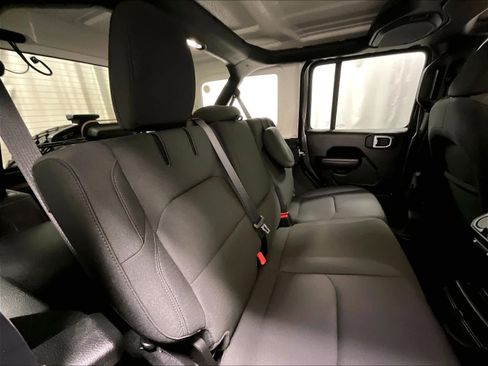 Used 2023 Jeep Wrangler Unlimited w/ Cold Weather Group image 16