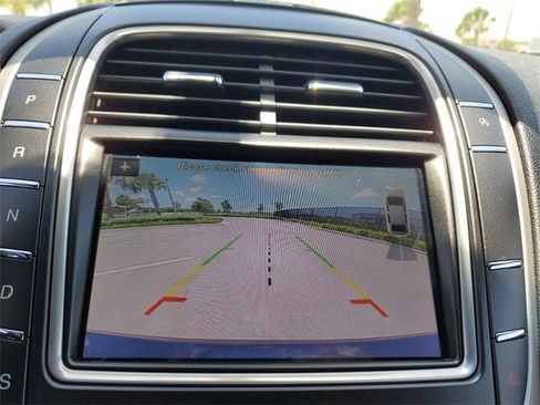 Used 2019 Lincoln Nautilus Select image 27