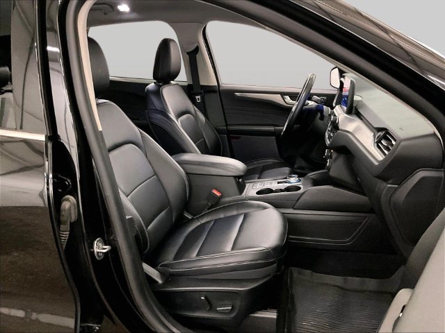 Used 2022 Ford Escape Titanium AWD/4WD image 8