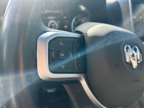Used 2022 RAM 1500 Big Horn AWD/4WD image 17