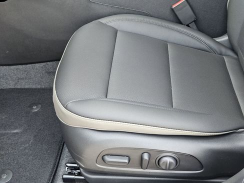 New 2026 Chevrolet Trax ACTIV w/ Sunroof Package FWD image 25