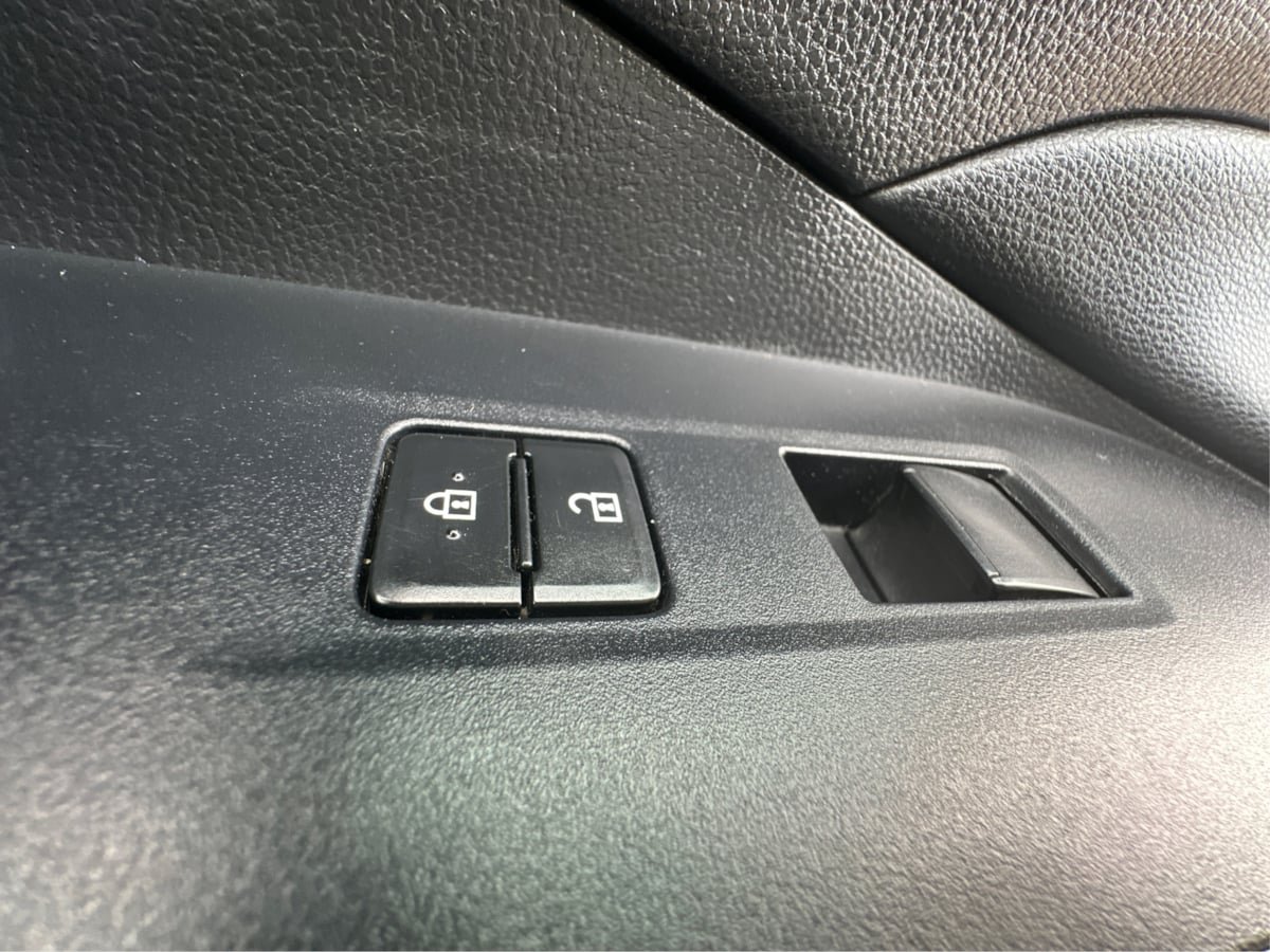 Used 2021 Toyota RAV4 LE AWD/4WD image 12