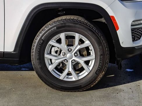 Used 2023 Jeep Grand Cherokee Limited w/ Luxury Tech Group II image 11