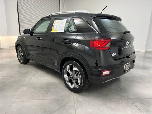 Used 2025 Hyundai Venue SEL FWD image 5