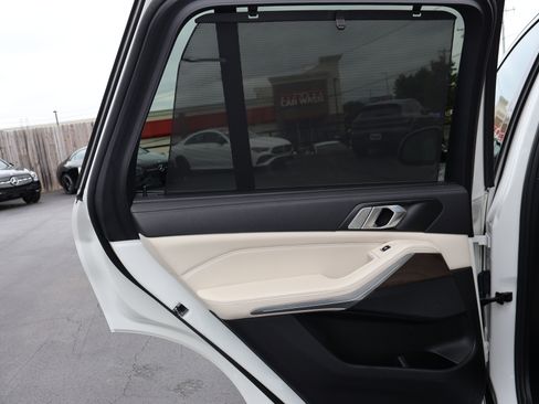 Used 2023 BMW X5 xDrive40i w/ Executive Package AWD/4WD image 16