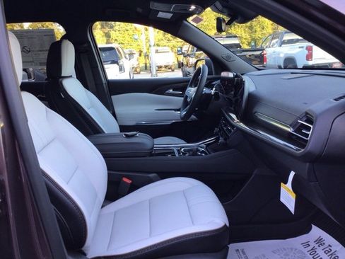 New 2026 Chevrolet Traverse High Country w/ LPO, Floor Liner Package image 22