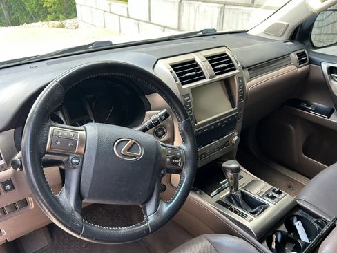 Used 2017 Lexus GX 460 AWD/4WD image 3