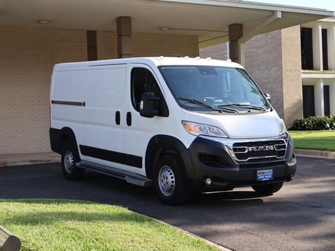 Used 2025 RAM ProMaster 2500 w/ U-Haul Equipment Group FWD image 3