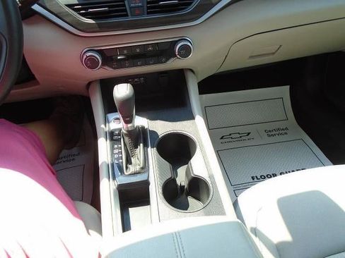 Used 2025 Nissan Altima 2.5 SV FWD image 14