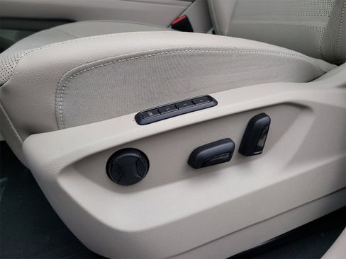 Certified 2025 Volkswagen Atlas SEL image 20