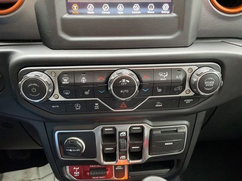 Used 2021 Jeep Gladiator Mojave w/ Cold Weather Group image 21