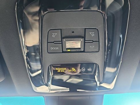 Used 2022 Toyota Venza XLE AWD/4WD image 26