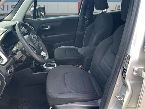 Used 2020 Jeep Renegade Latitude w/ LED Lighting Group AWD/4WD image 19