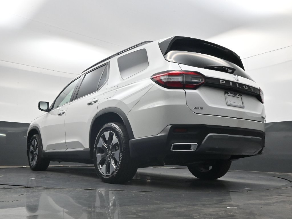 Used 2026 Honda Pilot Touring image 32