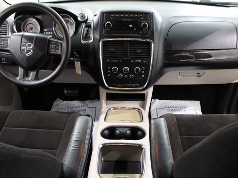 Used 2012 Dodge Grand Caravan SXT image 2
