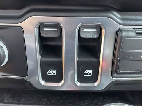 Used 2022 Jeep Wrangler Sport AWD/4WD image 16