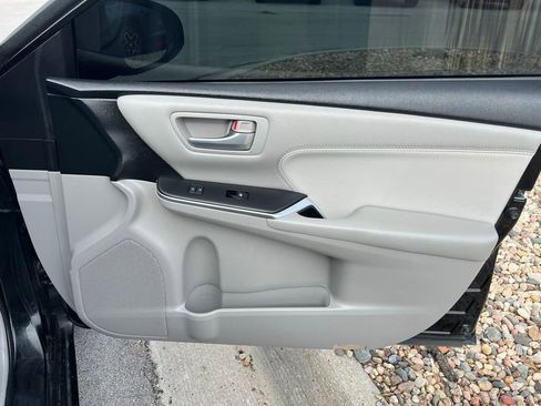 Used 2015 Toyota Camry XLE w/ Moonroof Package FWD image 25