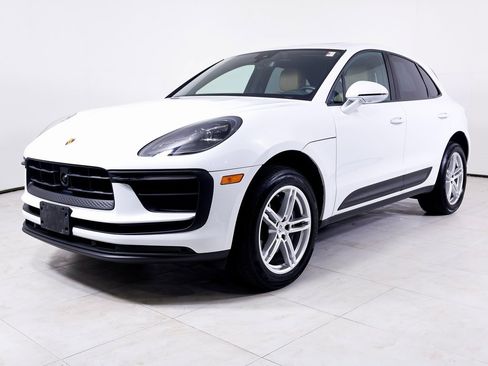 Used 2025 Porsche Macan image 1