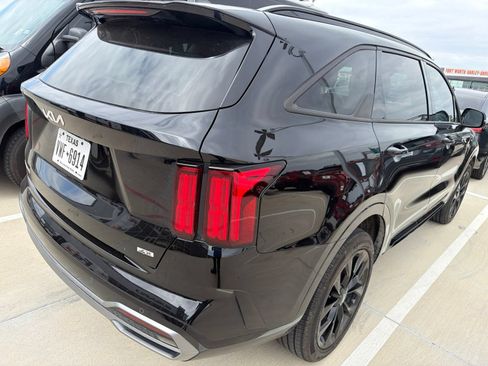 Used 2023 Kia Sorento SX AWD/4WD image 3