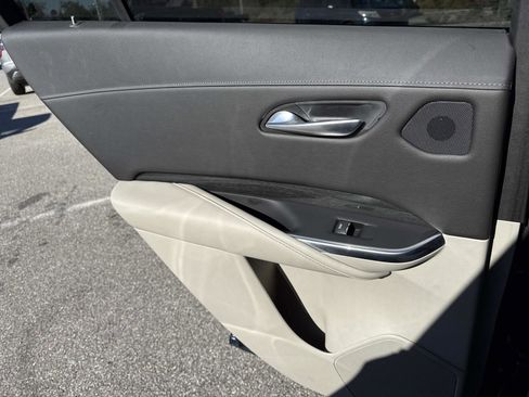 Used 2019 Cadillac XT4 Premium Luxury w/ Technology Package image 9