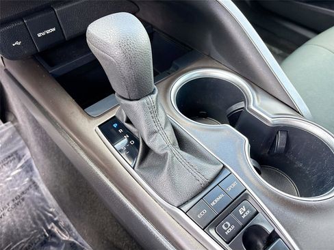 Used 2022 Toyota Camry LE FWD image 16