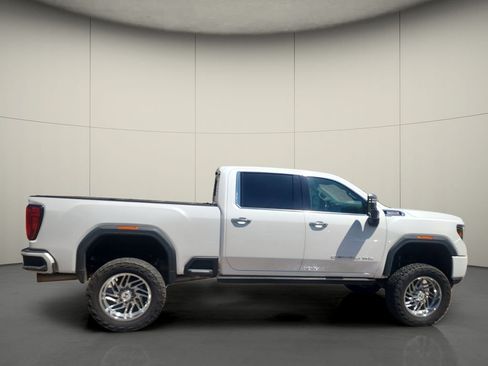 Used 2023 GMC Sierra 2500 Denali w/ Denali Ultimate Package AWD/4WD image 8