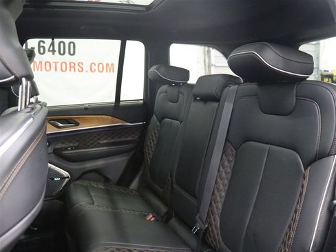 Used 2022 Jeep Grand Cherokee Summit AWD/4WD image 18