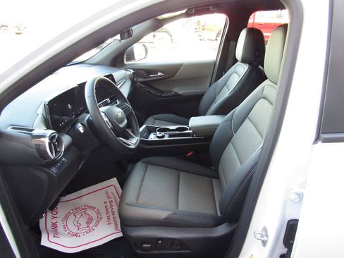 Used 2026 Chevrolet Equinox LT w/ Convenience Package II image 25