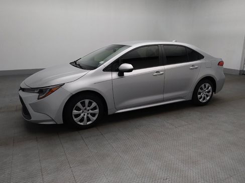Used 2021 Toyota Corolla LE image 2