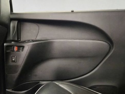 Used 2025 Chrysler Pacifica Limited FWD image 29