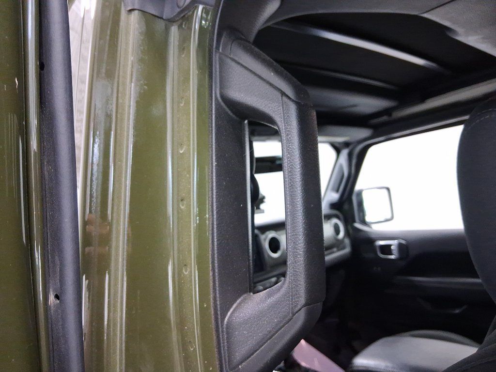 Used 2022 Jeep Wrangler Unlimited Sahara w/ Cold Weather Group AWD/4WD image 42