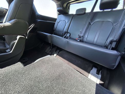 Used 2023 Ford Expedition Platinum image 17