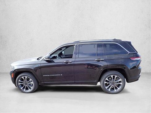 Used 2023 Jeep Grand Cherokee Overland w/ Advanced Protech Group III image 2