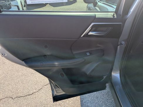 Used 2022 Mitsubishi Outlander SE image 27