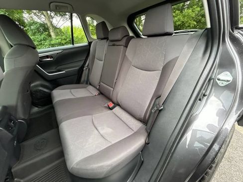 Used 2025 Toyota RAV4 XLE AWD/4WD image 35