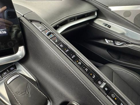 Used 2021 Chevrolet Corvette Stingray w/ Z51 Performance Package image 20