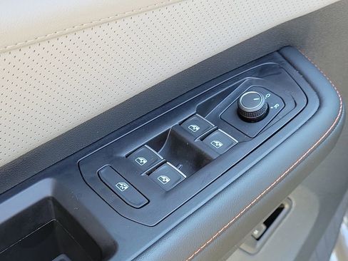 Certified 2025 Volkswagen Atlas Peak Edition SE image 22