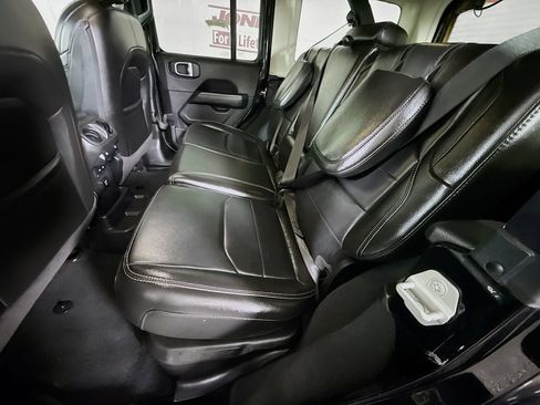 Used 2023 Jeep Wrangler Unlimited Sahara AWD/4WD image 25