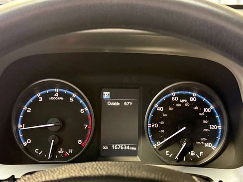 Used 2018 Toyota RAV4 LE FWD image 13