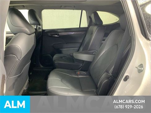 Used 2023 Toyota Highlander Platinum image 31