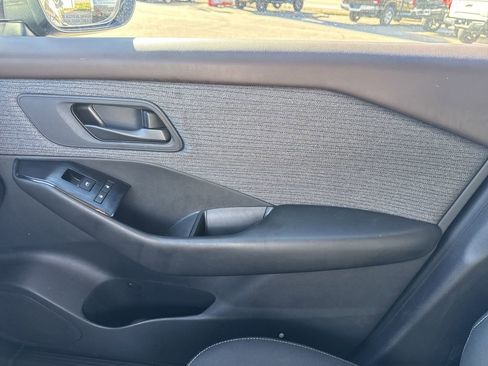 Used 2023 Nissan Rogue S image 25