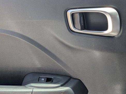 Used 2025 Hyundai Venue SEL FWD image 26