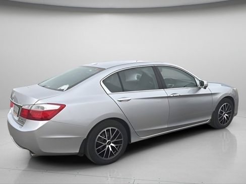 Used 2013 Honda Accord Touring image 2