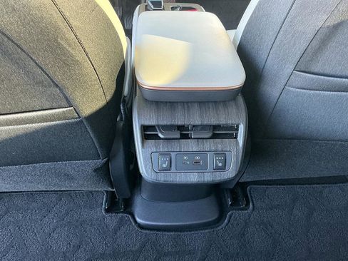 Certified 2023 Nissan Ariya FWD image 22