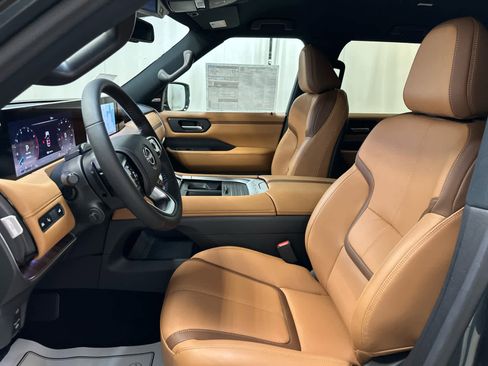 New 2025 Nissan Armada SL w/ Captain's Chari Seat Package image 4