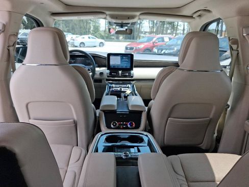 Used 2018 Lincoln Navigator Reserve w/ Technology Package AWD/4WD image 9